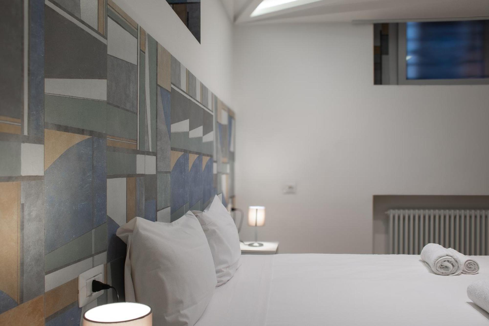 Rrrapido Holy Suites And Rooms - Via Sardegna ميلان المظهر الخارجي الصورة