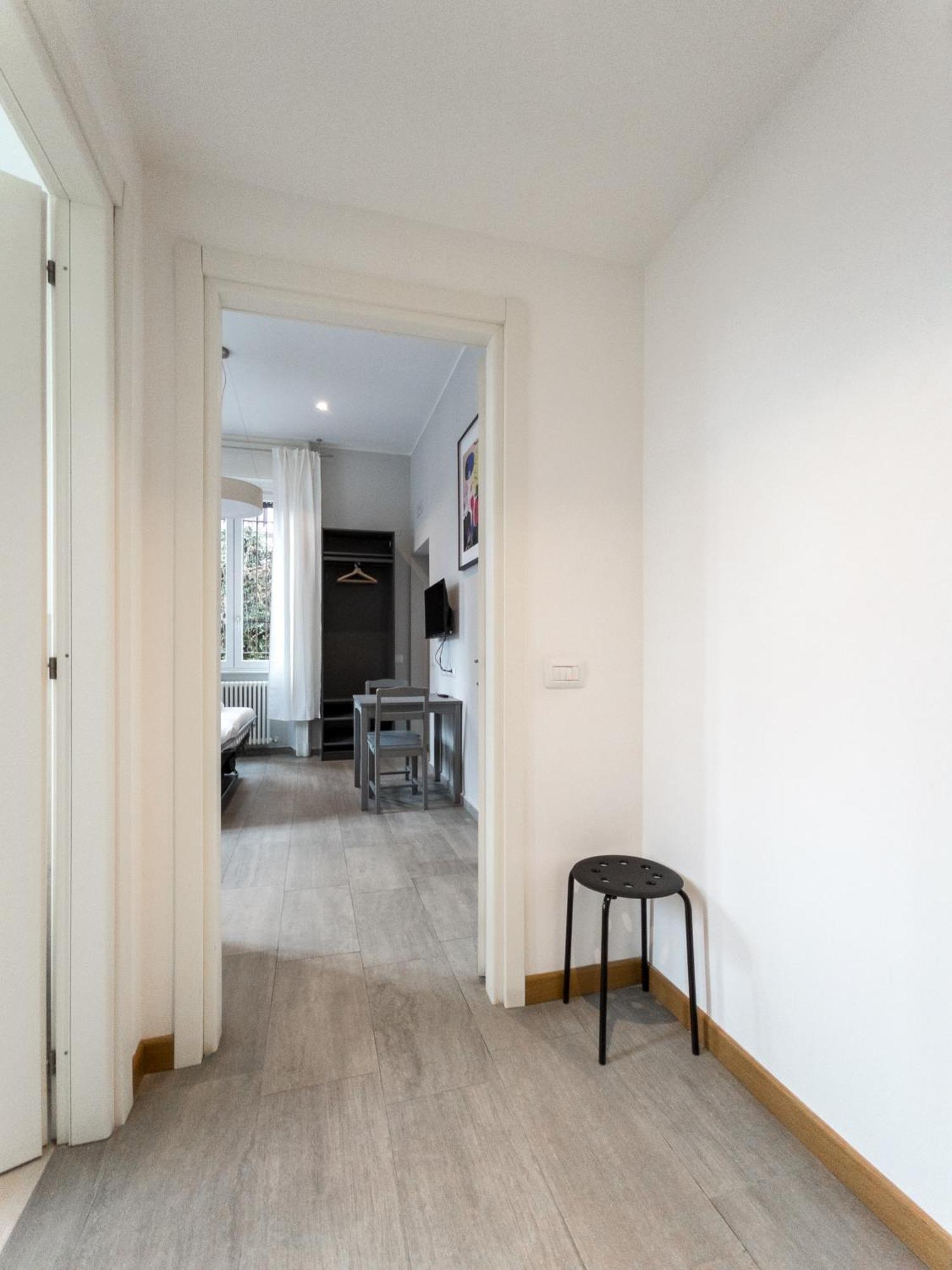Rrrapido Holy Suites And Rooms - Via Sardegna ميلان المظهر الخارجي الصورة